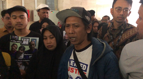 Keluarga Korban Kanjuruhan: Gas Air Mata Penyebab Anak Kami Meninggal