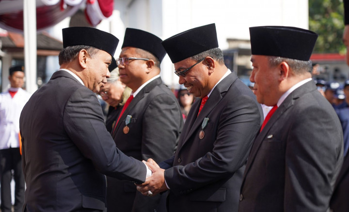 Selamat! Direktur Bisnis Jaskeu PT Pos Indonesia Terima Penghargaan Satyalancana Wira Karya dari Presiden