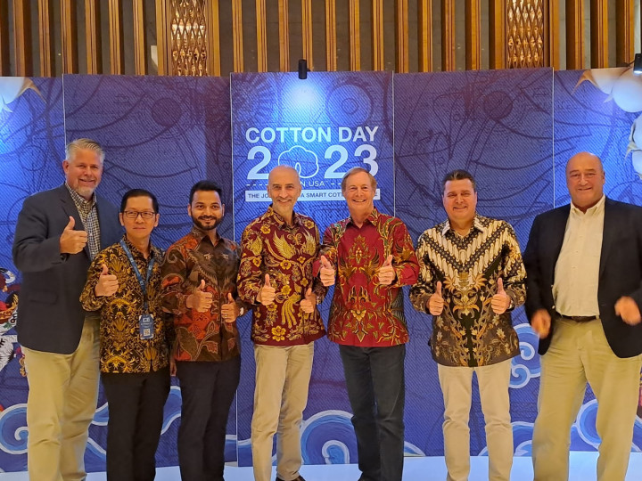 Gandeng Desainer Indonesia, Cotton Day Gelar Peragaan Busana Gunakan Kapas Amerika