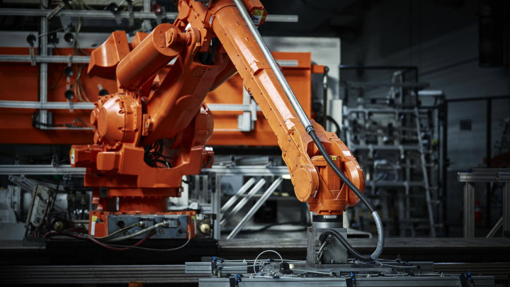 Red Hat dan Intel Sediakan Otomatisasi di Area Produksi Manufaktur