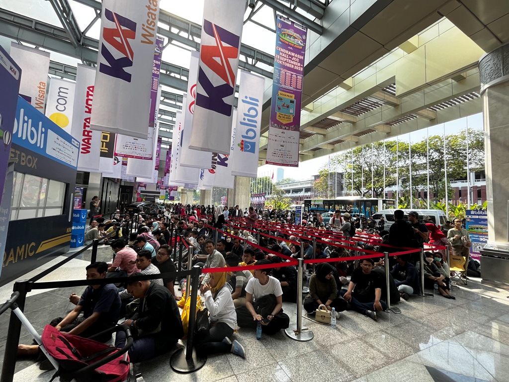Para pengunjung mengantre untuk bisa masuk ke KAI Expo 2023. Dok. A. Firdaus/Medcom