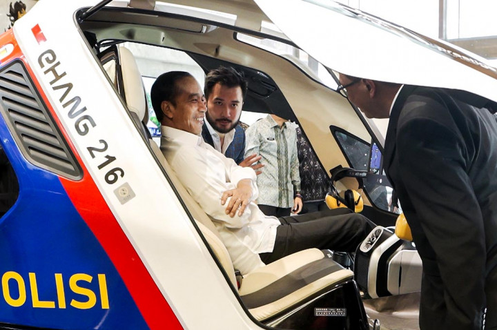Jokowi Masuk ke 'Mobil Terbang', Menhub: Tertarik Sekali