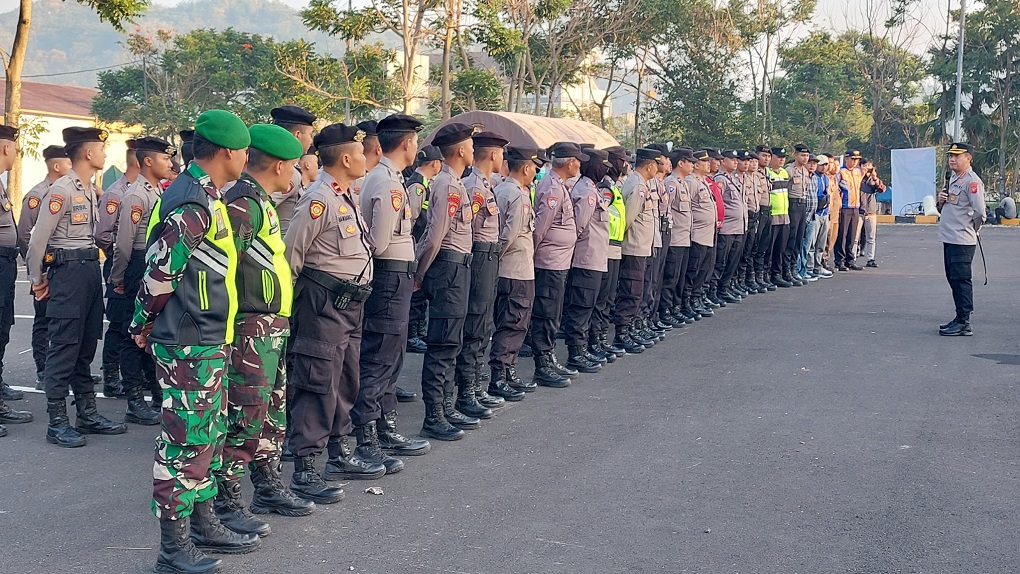 Aman dan Bermanfaat, Polisi Tak Dibekali Senpi Saat Pengamanan Jalan Sehat Pasangan AMIN