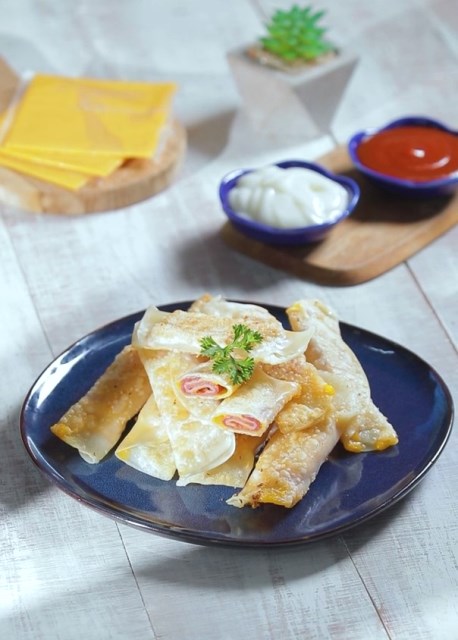 Punya Kulit Pangsit, Bikin Smoked Beef Cheese Roll Aja!