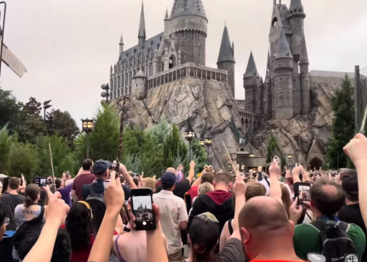 Penghormatan untuk Michael Gambon, Fans Harry Potter Angkat Tongkat Sihir ke Langit