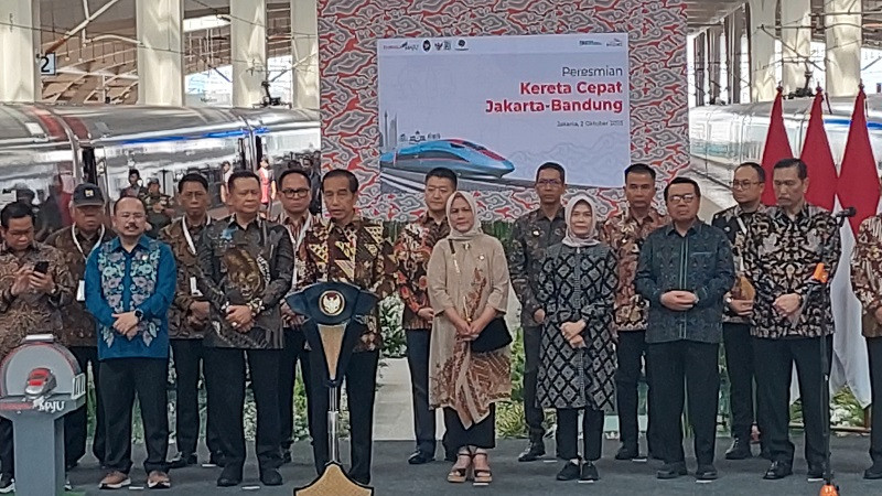 Presiden Jokowi meresmikan operasional Kereta Cepat Jakarta Bandung. (medcom.id/BOB)