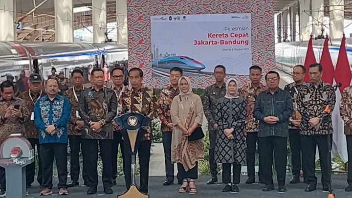 Kasih Nama Whoosh, Jokowi: Tanda Modernisasi Transportasi Massal Kita!