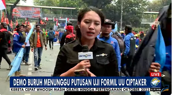 Menunggu Putusan UU Ciptaker, Buruh Berunjuk Rasa di Depan MK