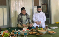 Cak Imin bersama pimpinan Ponpes Girikesumo Demak, Mbah Munif. Medcom.id/ Rhobi Shani