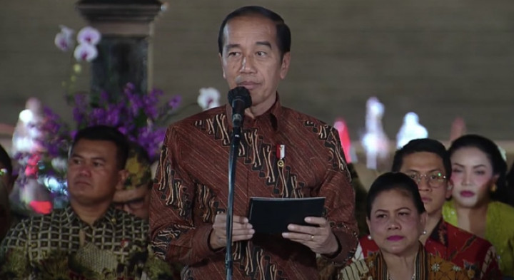 Jokowi Expects People's Grow Pride in Batik