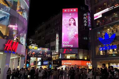 Wajah Happy Asmara Terpampang di Billboard 3 Negara, Ada Apa?