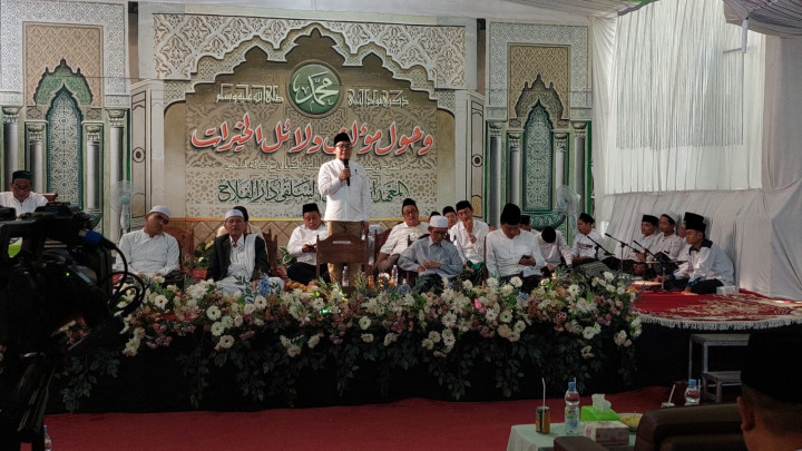 Cak Imin Dikelilingi Ulama dan Kiai