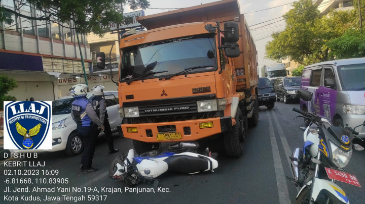 Viral Tak Terima Ditertibkan, Sopir Truk di Kudus Tabrak Petugas Dishub