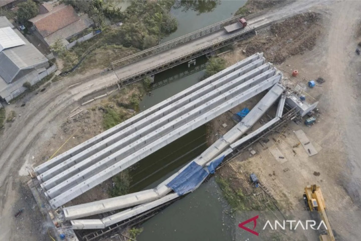 Konstruksi Jembatan Penghubung di Kawasan Industri Jababeka Ambruk, 2 Pekerja Luka-luka
