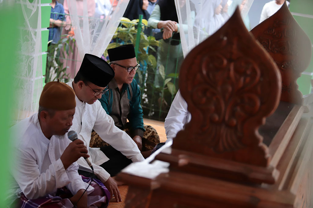 Kunjungi Jateng, Anies Ziarah ke Makam Guru Spiritual Gus Dur hingga Bupati Pertama Banyumas