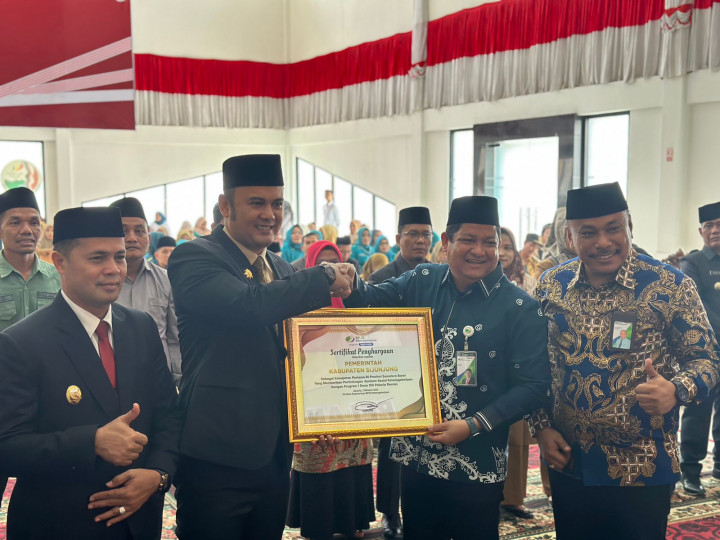 Pemkab Sijunjung Luncurkan Program 1 Desa 100 Pekerja Rentan Terlindungi BPJS Ketenagakerjaan