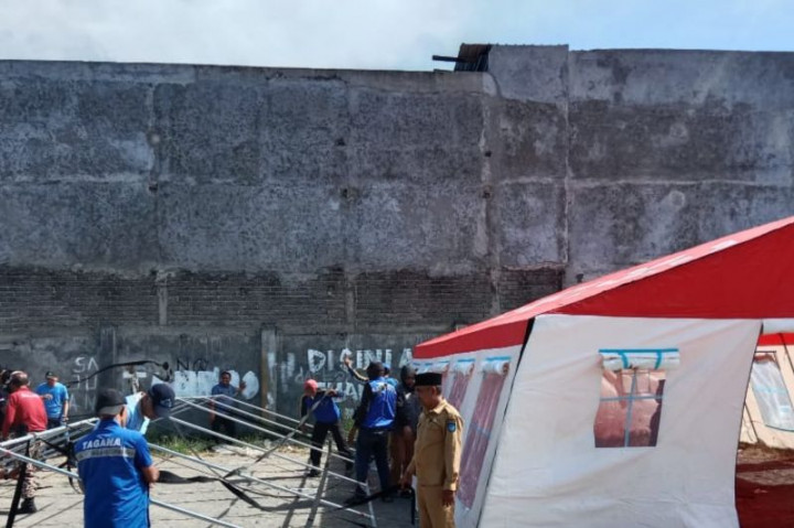 Seratusan Warga Ternate Terdampak Kebakaran Mengungsi di Tenda Darurat