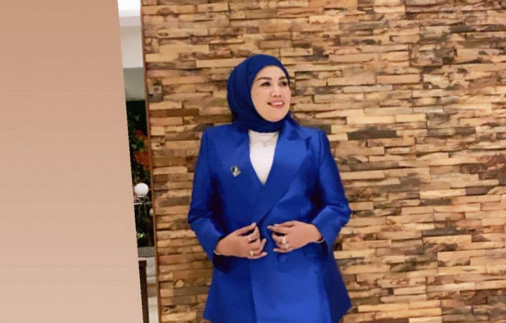 Elly Sugigi Merasa Rezeki Berkurang Usai Berhijab, Inara Rusli Beri Nasihat Menohok