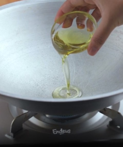 Cara Bikin Wajan Cekung agar Tidak Lengket