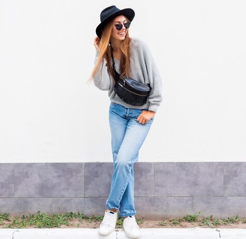 5 Cara Tampil Langsing dengan Jeans, Nomor 3 Paling Gampang Ditiru!