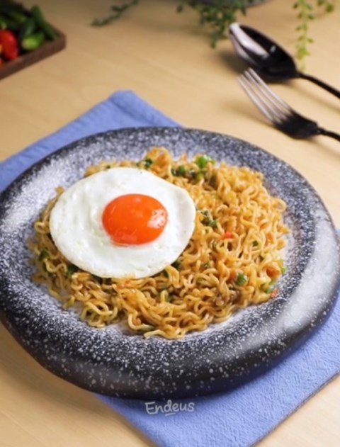 Seblak Mi Coet, Pedas Berbumbu dan Bikin Kenyang