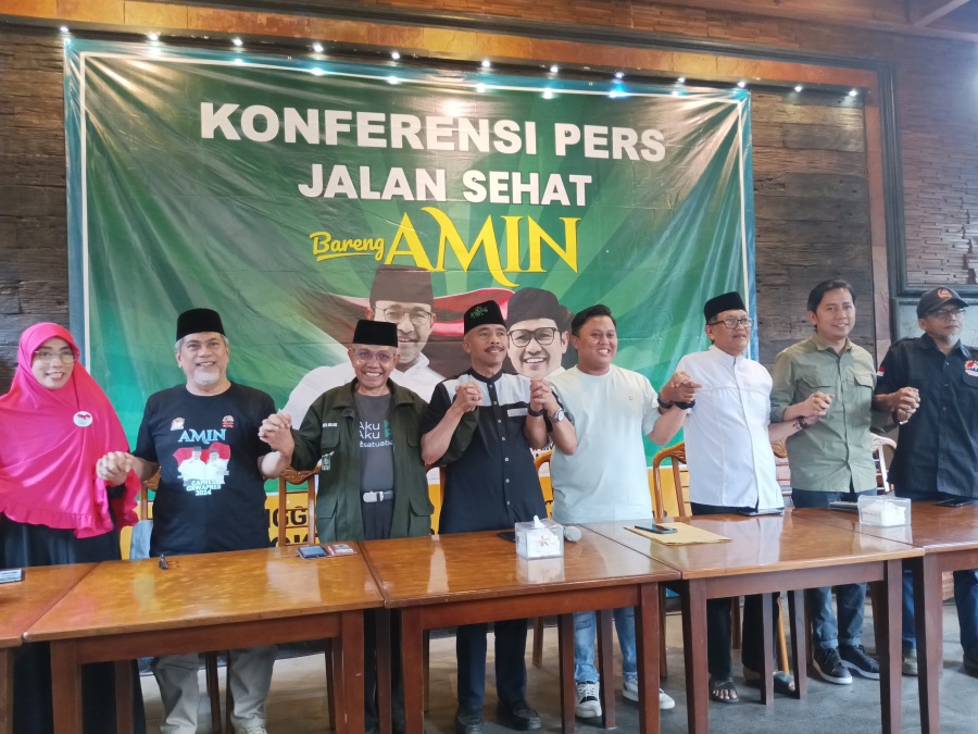 Anies-Muhaimin Ikut Jalan Sehat di Kota Malang Minggu