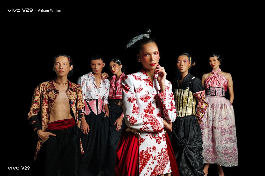 vivo Indonesia memperkenalkan lebih jauh koleksi batik eksklusif bertajuk Lembayung Fajar.