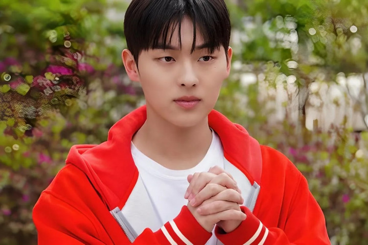 Netizen Meradang, Choi Hyun Wook Minta Maaf Buang Puntung Sembarangan