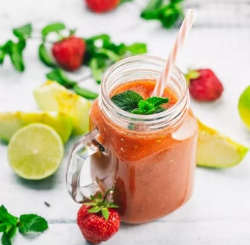 Segarnya Smoothies Stroberi dan Apel