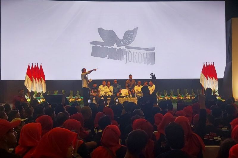 Kaesang Dicueki Jokowi saat Pidato Konsolidasi Relawan di Bogor