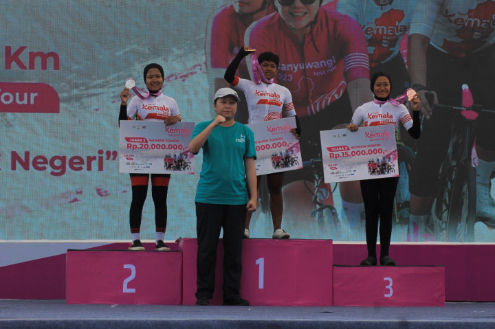 Bank Artha Graha Serahkan Hadiah kepada Para Pemenang Tour of Kemala