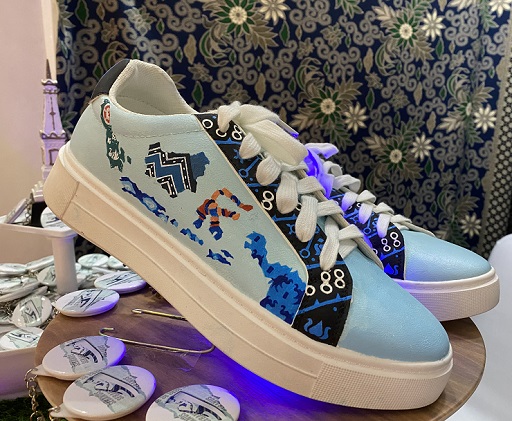 Begini Kerennya Sneakers Batik Nusantara Buatan Siswa SMK Budi Mulia 2 Yogyakarta