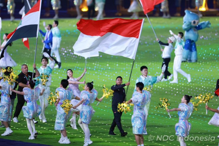 Zigi Bangga Jadi Flag Bearer di Penutupan Asian Games