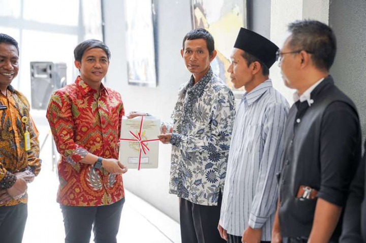 Kementerian ATR/BPN Bagikan Sertifikat Tanah Wakaf Ormas Islam di Garut