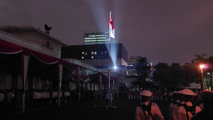 Presiden Jokowi Pimpin Upacara Parade Senja