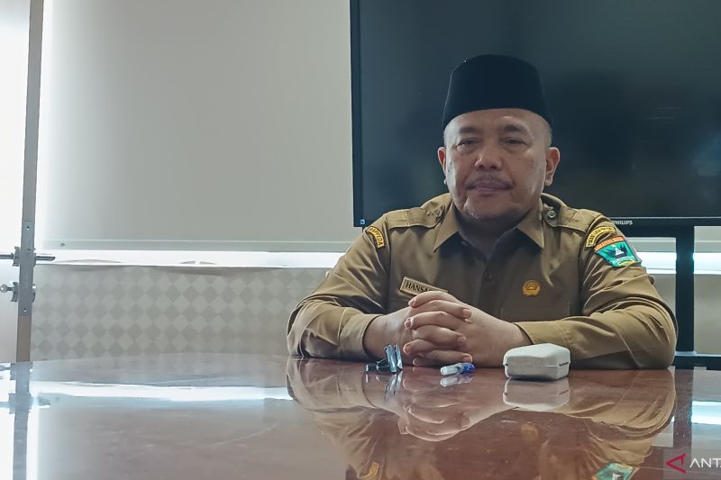 Sekretaris Daerah (Sekda) Provinsi Sumatera Barat, Hansastri. (ANTARA/Miko Elfisha)