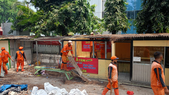 Penertiban PKL, 17 Lapak Dibongkar di Jakpus