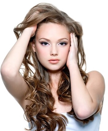 Tak Melulu Keramas, Berikut 6 Cara Menjaga Kebersihan Rambut Tanpa Sampo