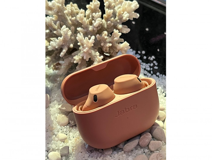 Jabra Punya 2 Earbud Premium, Tahan Air dan Debu