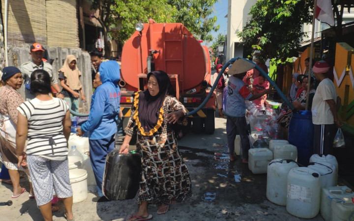 Kekeringan, 4 Juta Liter Air Bersih Disalurkan ke Warga Demak