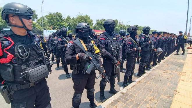 Petugas gabungan saat mengikuti simulasi pengamanan pemilihan kepala desa 