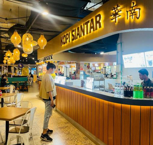 Lebih dari 34 pilihan kuliner, Hawkers Street manjakan kamu di Pluit Village. (Foto: Dok. Istimewa)