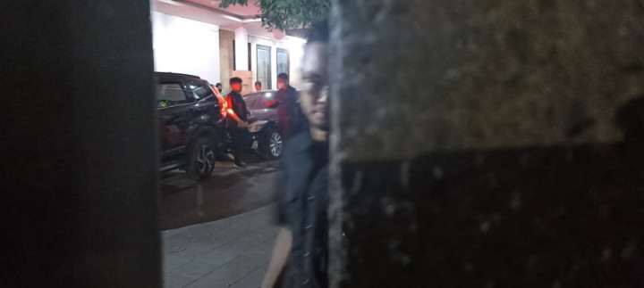 Syahrul Yasin Limpo Meninggalkan Kediaman Ibunya