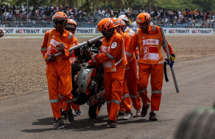 Marshal di MotoGP Mandalika 100 Persen Warga Lokal NTB