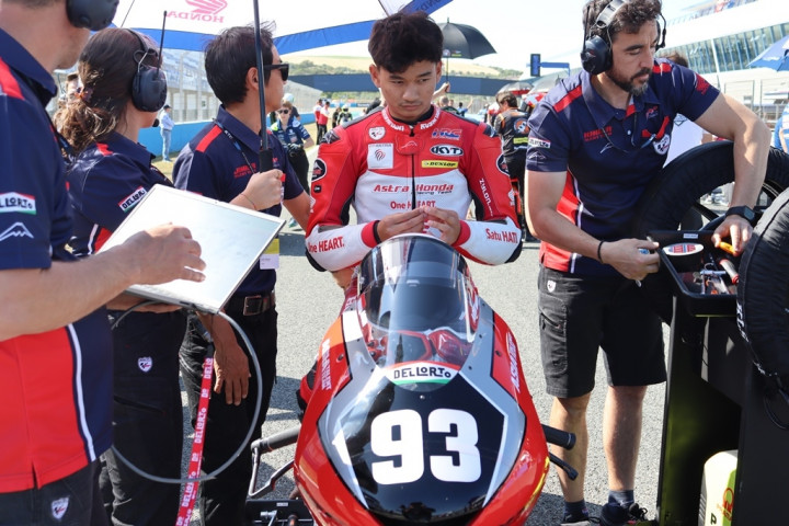 Bangga! Pembalap Astra Honda Fadillah Arbi Debut di Moto3 Mandalika
