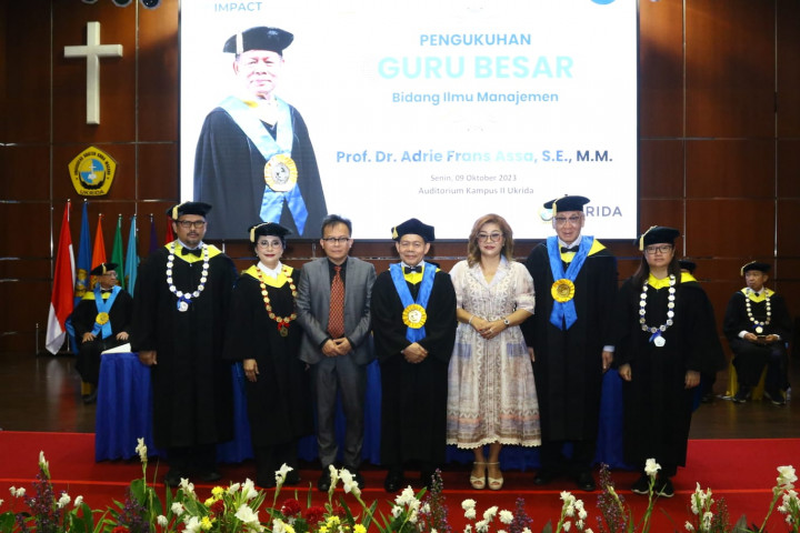 FEB Ukrida Kukuhkan Guru Besar Bidang Ilmu Manajemen