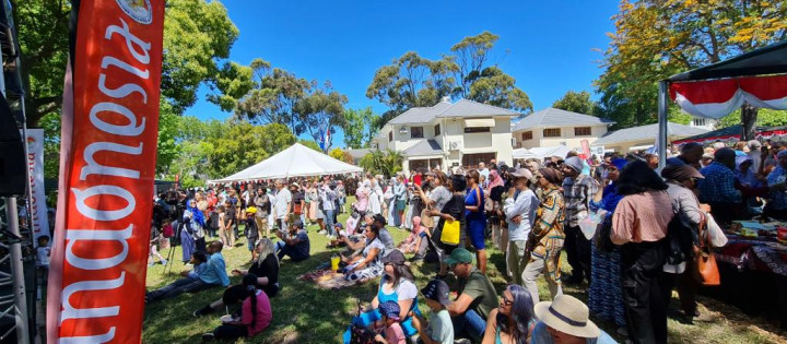 Pasar Rakyat Indonesia Diserbu Pengunjung, Makanan Tradisional Laris Manis