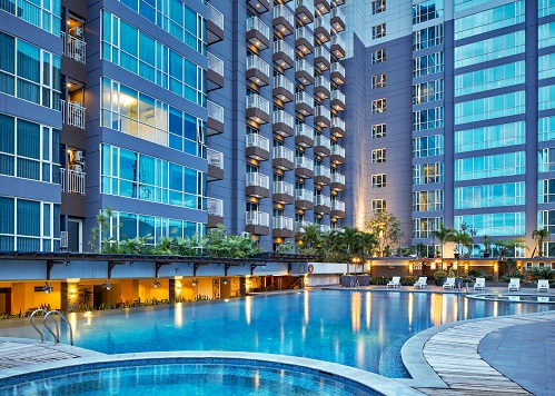 Kolam renang Olympic dengan Whirlpool air panas. (Foto: Dok.  éL Hotel Bandung)