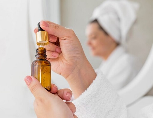 8 Bahan Anti-Penuaan Paling Efektif untuk Kulit, Ada Tabir Surya hingga Retinol