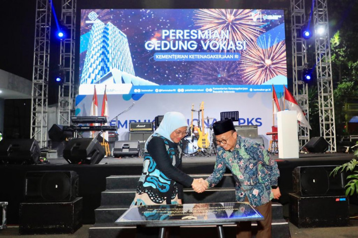 Menaker Ida Fauziyah Resmikan Gedung Vokasi